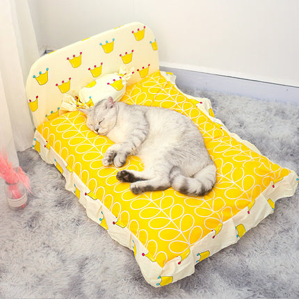 The Cutest Bed Ever for Cats & Small Dogs”
