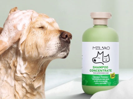 Happy dog enjoying a bath with MELAO Gentle Pet Oat Bath Shampoo bottle in the background, promoting natural skin care.